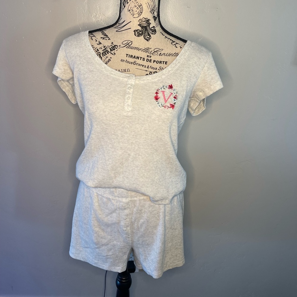 NWT Victoria Secret pajama set; shirt and tee. Size large